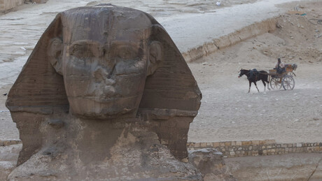 Missão arqueológica de China e Egito descobre templo milenar com esfinges em Giza