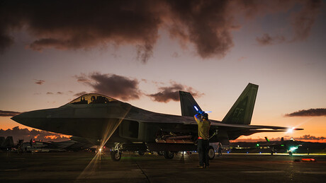 EUA mobilizam caças F-22 em base israelense em meio ao aumento das tensões no Oriente Médio