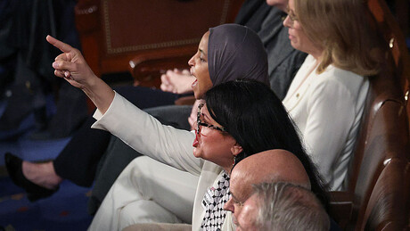 'Você assassinou americanos': Deputadas batem boca com Trump durante discurso no Estado da União