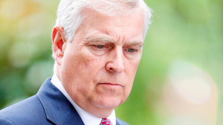 Massagista revela detalhes incômodos de encontro com ex-príncipe Andrew