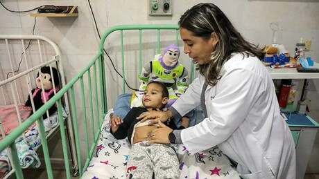 Sufocados por bloqueio dos EUA, médicos cubanos lutam para salvar vida de crianças com câncer