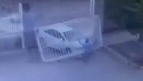 IMAGENS FORTES: carro derruba portão e passa por cima de segurança em condomínio na Colômbia