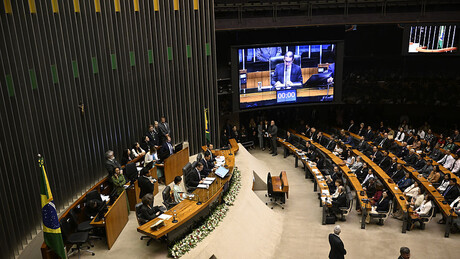 Câmara aprova acordo Mercosul-UE; governo Lula promete proteção ao agro antes de votação no Senado