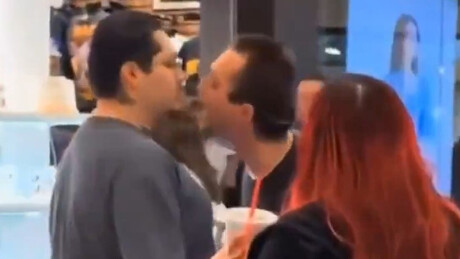 VÍDEO: Valentão americano provoca mexicano e é nocauteado em pleno shopping center