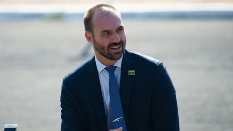 Eduardo Bolsonaro é afastado do cargo de escrivão da PF em caso de faltas injustificadas