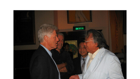 Bill Clinton presta depoimento no Congresso dos EUA nesta sexta-feira sobre seus laços com Epstein