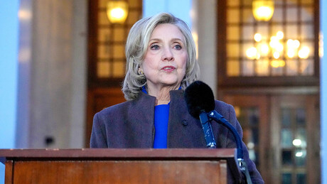 Chancelaria russa comenta depoimento de Hillary Clinton no caso Epstein: 'mentiroso'