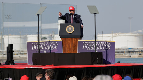 Trump afirma que EUA irão refinar petróleo venezuelano e 'exportá-lo ao mundo'