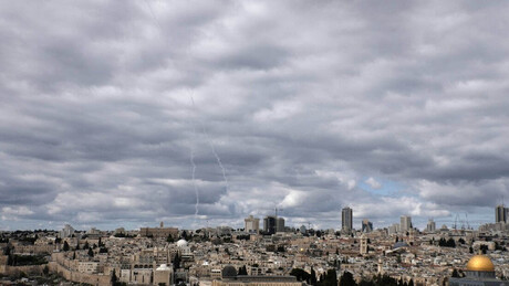 Irã lança nova onda de ataques de mísseis contra Israel