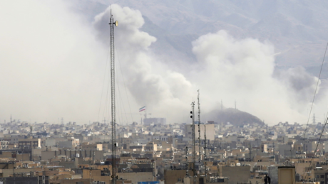 Mais de 200 morrem e 700 ficam feridos no Irã em decorrência de ataques dos EUA e de Israel