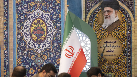 Irã anuncia quem assumirá liderança temporária do país