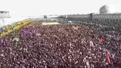 VÍDEOS: Irã vai às ruas após morte do Aiatolá Khamenei