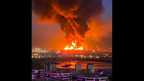 VÍDEOS, FOTOS: Base americana no Iraque pega fogo após ataques com drones e mísseis do Irã