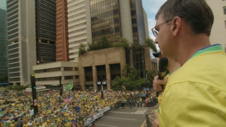 Flávio Bolsonaro ataca Lula e faz aceno às mulheres em ato na Paulista