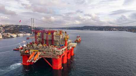 Preços do petróleo disparam para o nível mais alto em meses após a agressão contra o Irã