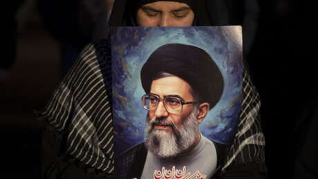 EUA duvidam que morte de Khamenei provoque mudança de regime no Irã - Reuters