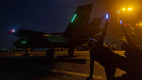 Israel e EUA atacam porto no sul do Irã