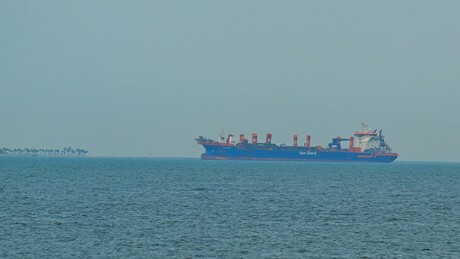 Guarda Revolucionária iraniana anuncia fechamento do Estreito de Ormuz