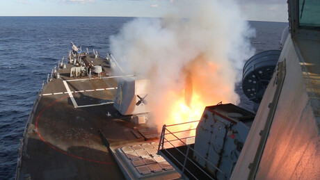 EUA destroem instalações de comando e controle do CGRI e outros alvos militares no Irã