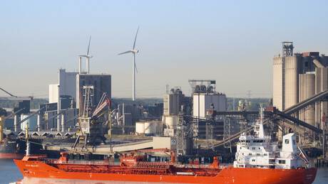 Petróleo sobe para US$ 85 por barril em meio à crise no Oriente Médio