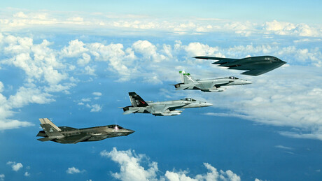 Secretário de Guerra dos EUA afirma que campanha contra Irã 'não é para ser uma luta justa'