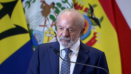 Lula faz forte crítica à Europa por anúncios de rearmamento: 'todo mundo quer mais bomba atômica'