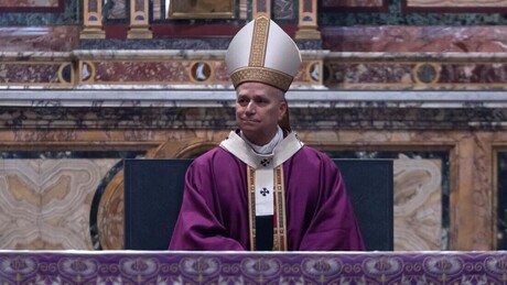 Vaticano alerta para riscos do "culto ao corpo" associado à cirurgia plástica