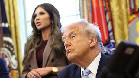 Trump demite secretária de agência responsável pelo ICE