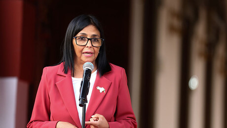 Delcy Rodríguez fará primeira viagem internacional como presidente encarregada; confira destino