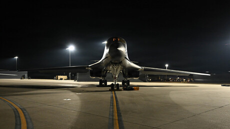 Trump ameaça Irã com 'destruição total e morte certa'