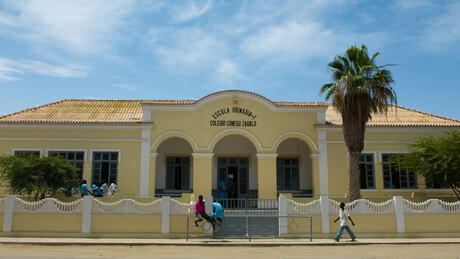 Angola adere à iniciativa de troca de 'dívida por educação': confira detalhes