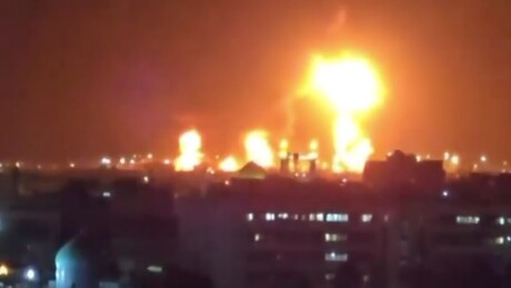 VÍDEO: Enormes chamas consomem Teerã após bombardeio israelense