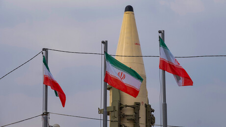 VÍDEO: Mísseis superpesados em homenagem ao novo líder supremo: Guarda Revolucionária do Irã ataca alvos dos EUA e Israel