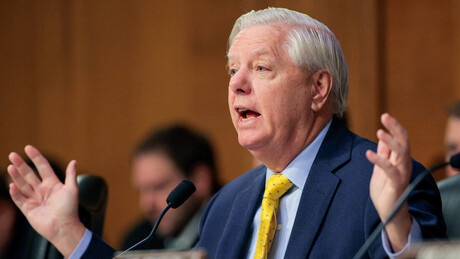 Senador diz que EUA vão ganhar 'muito dinheiro' com conflito contra o Irã