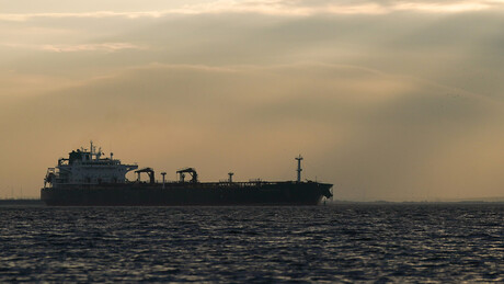 VÍDEO: Petroleiros estão parados próximo ao Estreito de Ormuz