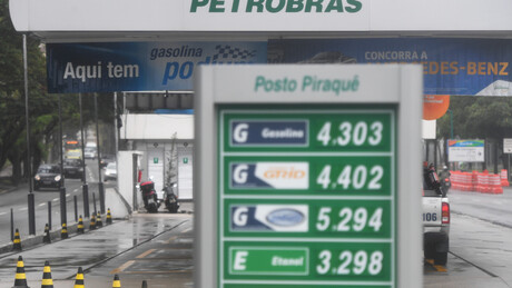 Como a guerra no Oriente Médio afeta os preços dos combustíveis na América Latina?