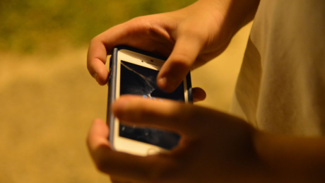 Homem é condenado a 28 anos após fingir ser criança e abusar de menina de 9 anos