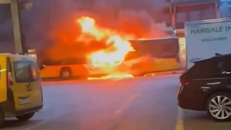 VÍDEOS: Incêndio em ônibus deixa mortos na Suíça