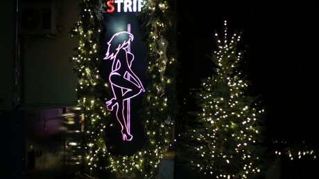 VÍDEO: Stripper dança para professor e alunos em escola católica na Áustria