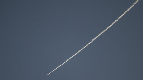 Irã atinge bases israelenses e americanas na região com mísseis