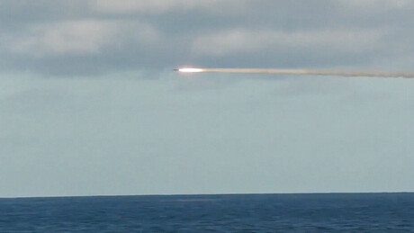 VÍDEO: Submarino nuclear russo dispara míssil Onixs a 300 km do alvo