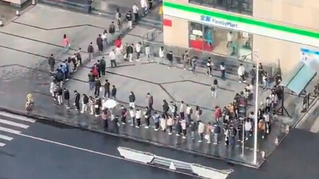 VÍDEO: Disciplina em fila para elevador no horário de pico chama atenção na China