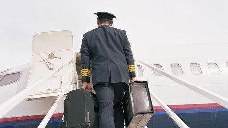 Piloto da British Airways é preso por filmar secretamente sexo com 16 mulheres