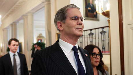 Secretário do Tesouro dos EUA: Marinha escoltará navios no Estreito de Ormuz