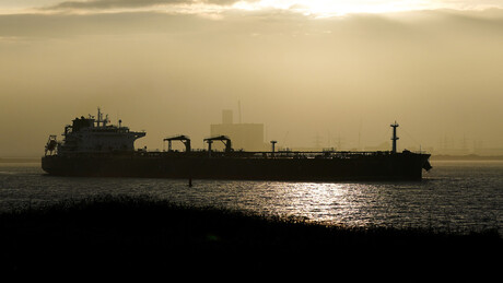 EUA suspendem temporariamente sanções ao petróleo russo em meio ao conflito no Oriente Médio