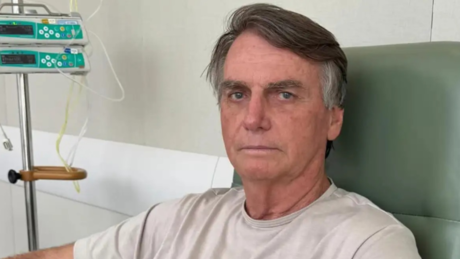 Bolsonaro é levado a hospital após passar mal durante a madrugada, diz Flávio Bolsonaro