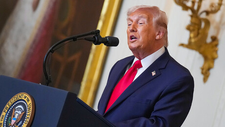 Trump revela estratégia para desbloquear Estreito de Ormuz