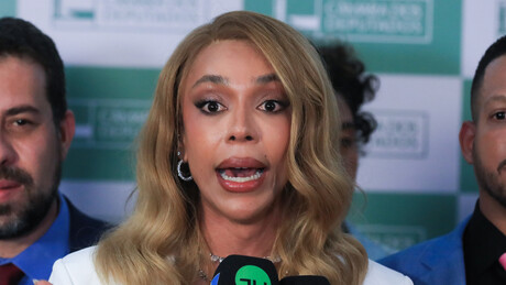 Erika Hilton é alvo de representação no Conselho de Ética após acusar Ratinho de transfobia