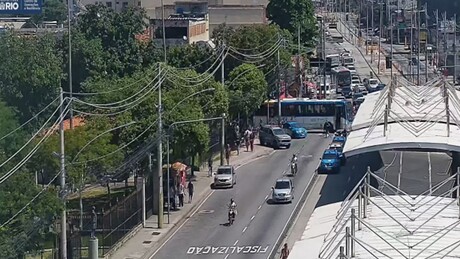 Bandidos sequestram ônibus no Rio de Janeiro