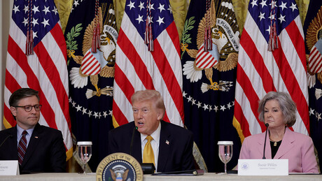 Trump diz que 'todos os líderes' do Irã estão mortos